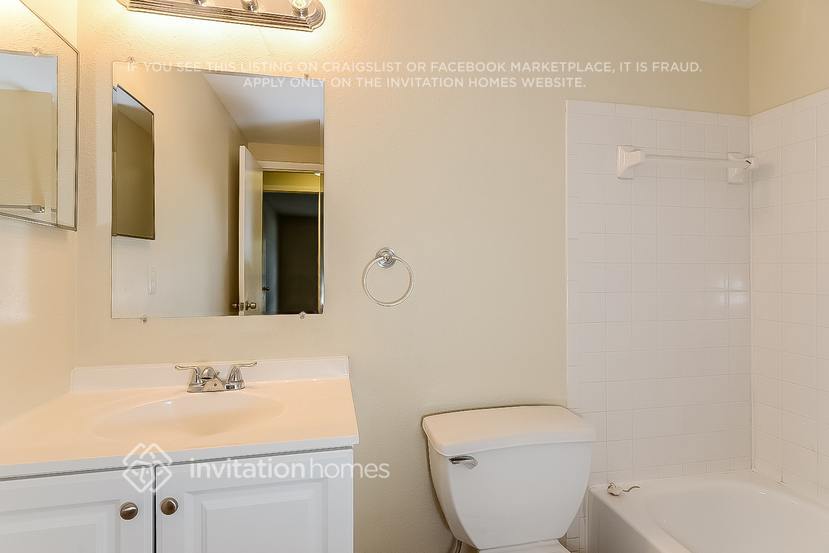 Building Photo - 714 Valley Hill Dr