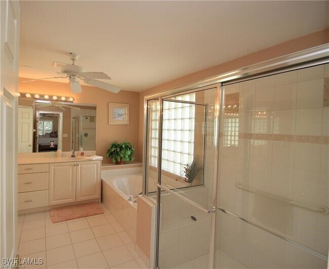 Building Photo - 2322 Butterfly Palm Dr