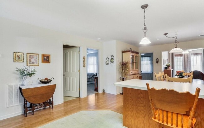 Building Photo - 372 Winding Oak Dr