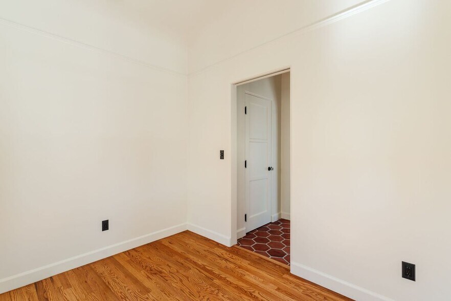 Building Photo - 1739 S Ogden Dr