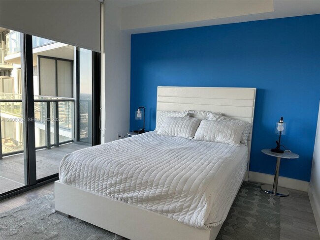 Building Photo - 121 NE 34th St