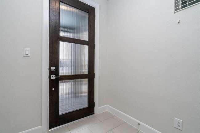 Building Photo - 3028 Charline