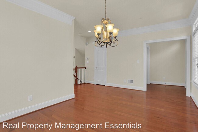 Building Photo - 4 br, 3.5 bath House - 8642 Westford Road