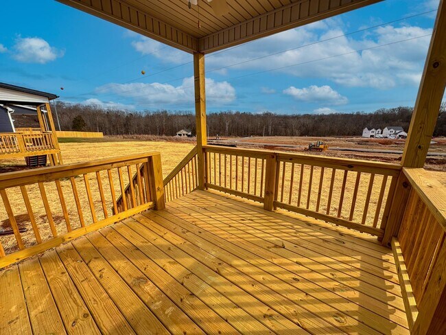 Building Photo - Spacious & Updated 3/2.5 Home Near Fort Ca...