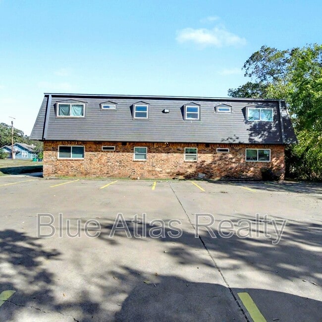 Building Photo - 225 Bryan St