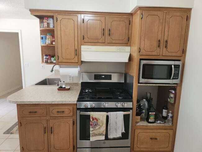 Building Photo - Single Level Three Bedroom Ranch Style Home in Ridgeland, SC!