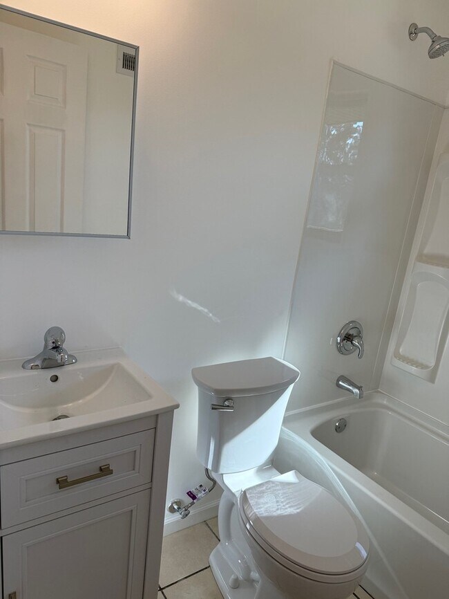 Building Photo - REMODELED Two Bedroom Two Bath Home in Overland, Mo.