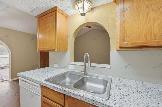 Building Photo - 207 Evelyn St