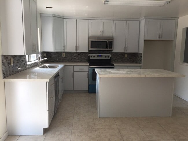 Building Photo - 2460 Brookside Way