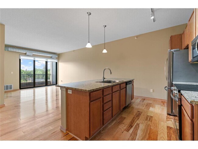 Building Photo - 4525 Park Commons Dr