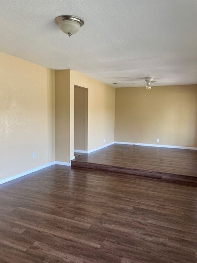 Building Photo - Lease Your Dream Home in the Country!