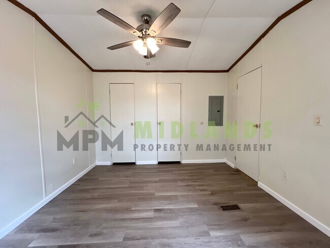 Building Photo - 575 Forts Pond Rd