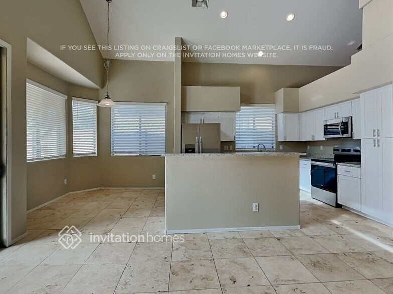 Building Photo - 13607 W Acapulco Ln