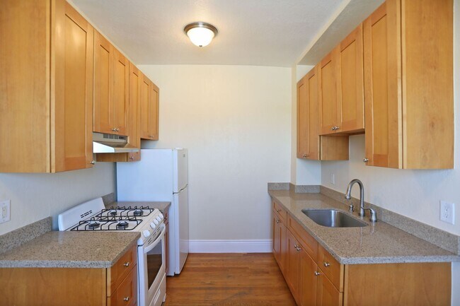 Building Photo - 494 27th Ave