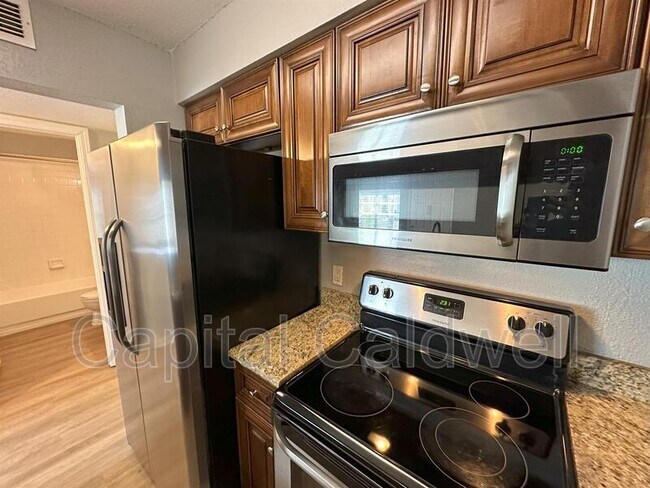 Building Photo - 5440 S MacDill Ave