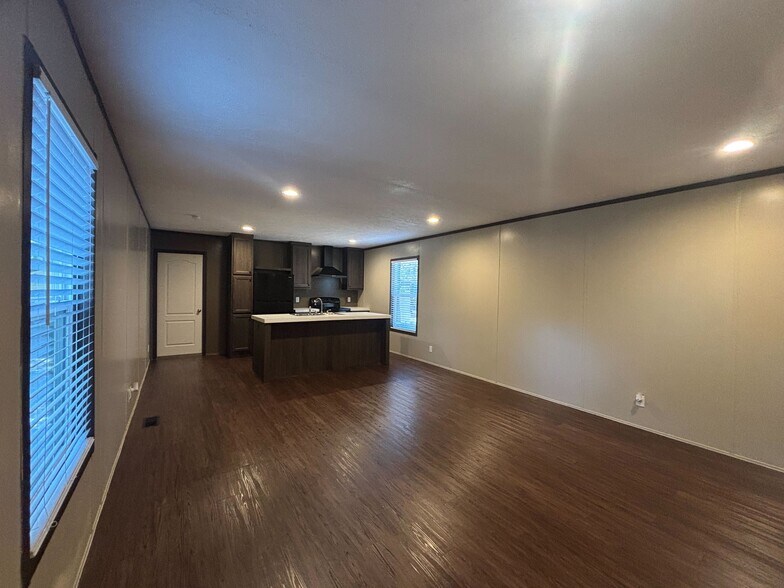 Building Photo - 606 Eloise St