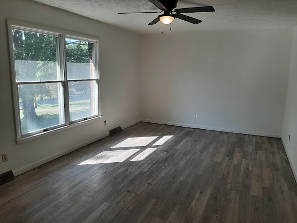 Building Photo - 107 Hillwood Dr