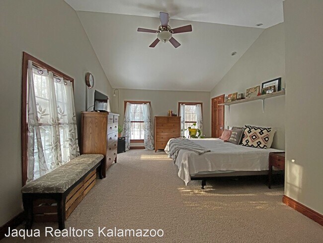 Building Photo - 4 br, 3.5 bath House - 7270 Owen Drive
