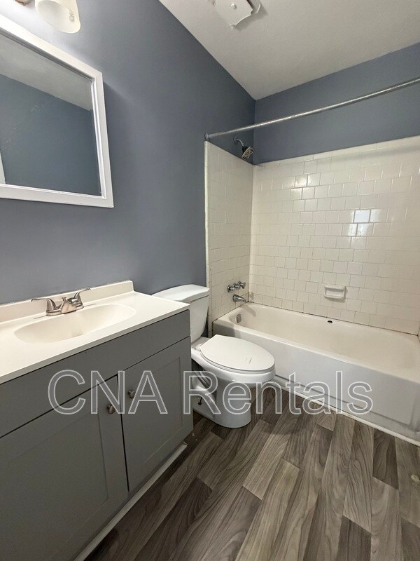 Building Photo - 949 Pine Oak Trail