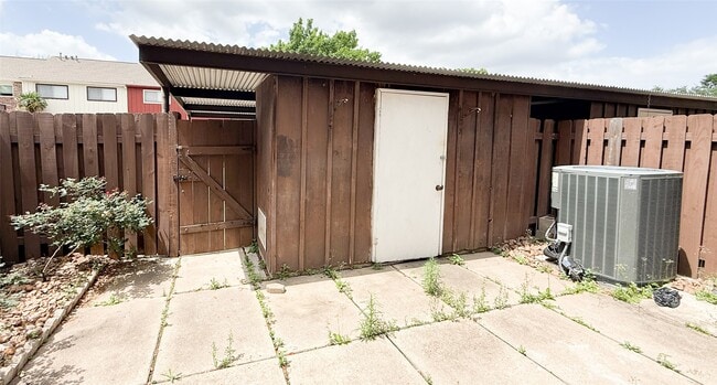 Building Photo - 2226 Triway Ln