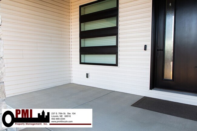 Building Photo - 5 Bedroom and 3 Bathroom House