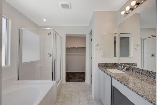 Building Photo - Newer Home in Indian Springs!