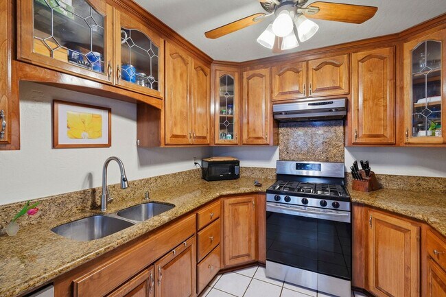 Building Photo - 3 Bedroom Condo in Watsonville! $1000 move in incentive!