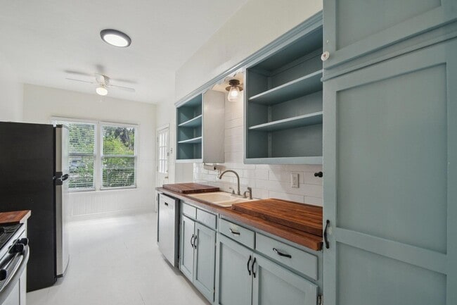 Building Photo - 308 Taylor Rd