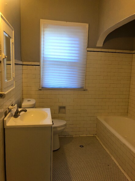 Building Photo - 7514 E Brentwood St