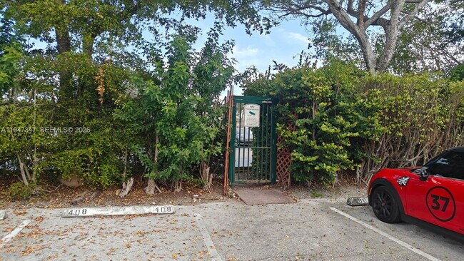 Building Photo - 5214 NE 6th Ave