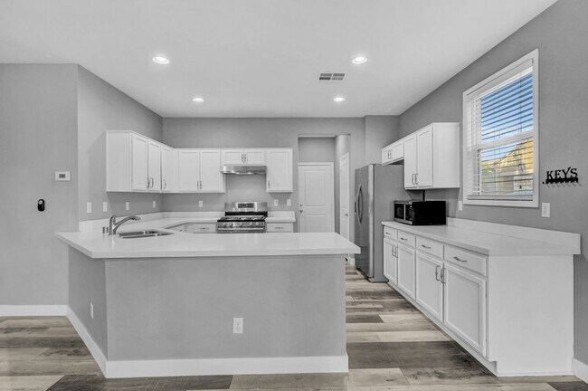 Building Photo - Charming 3-Bedroom Two-Story Home in Gated...