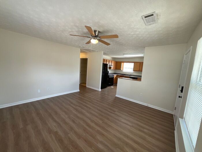 Building Photo - 3651 Ten Oaks Cir