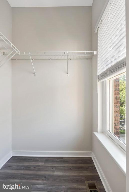 Building Photo - 1003 Sycamore Dr SE