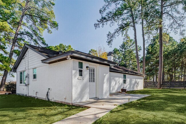 Building Photo - 18526 Fenske Rd