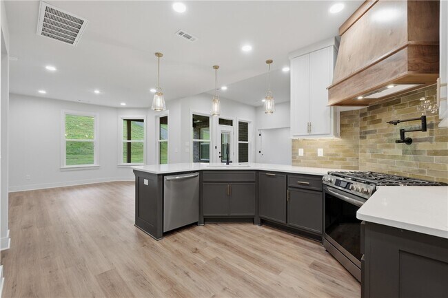 Building Photo - 1229 Bunker Dr