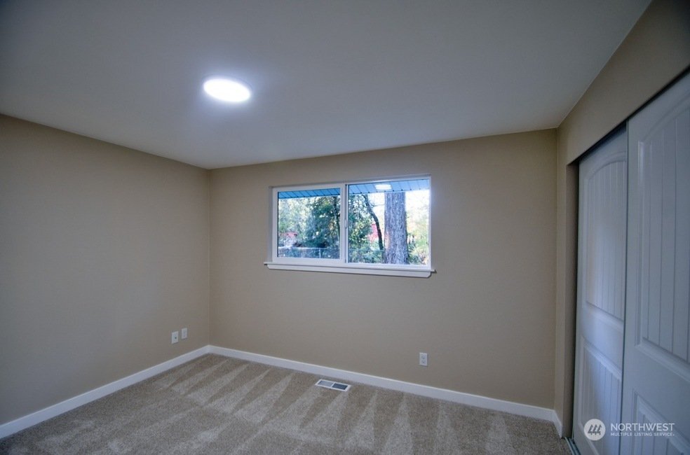 Building Photo - 6720 Alder Glen Dr SE