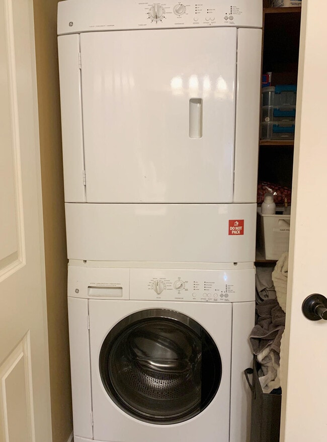 Building Photo - The Dakota Condominiums - 1 bedroom