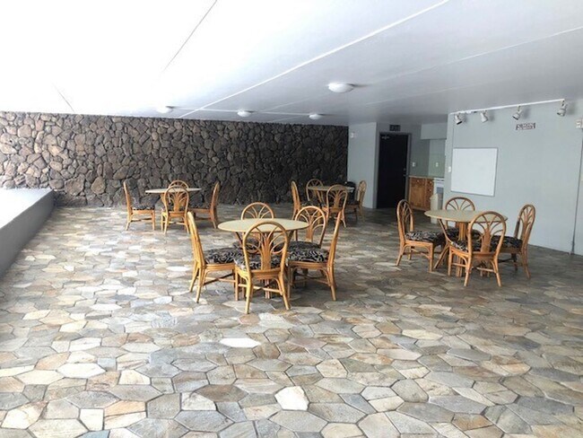 Building Photo - Upgraded Studio Unit at the Five Regents i...