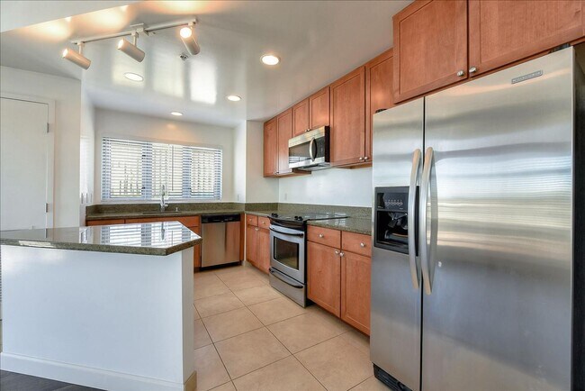 Building Photo - Fantastic 2 Bedroom/2 Bath at City Heights
