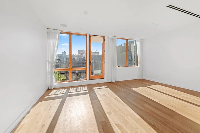 Building Photo - 42 Rochester Ave