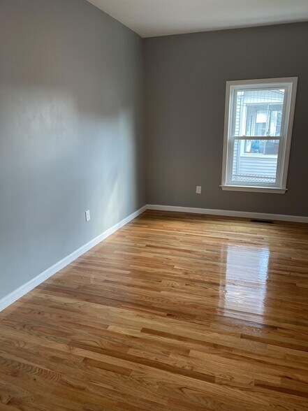 Building Photo - 9 Almont St