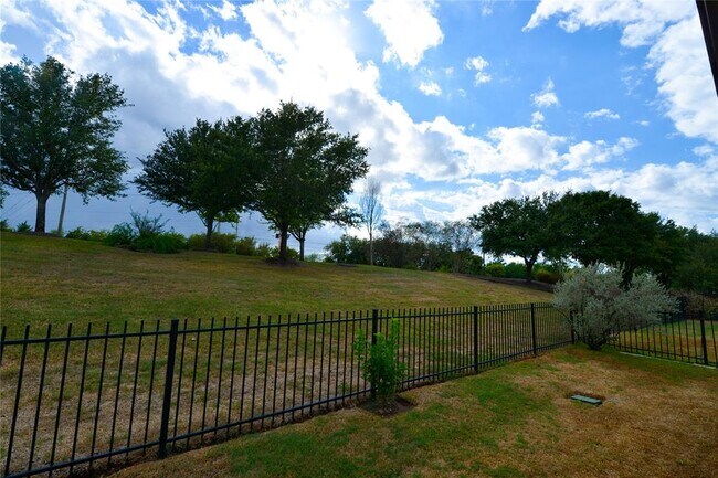 Building Photo - 1211 Majestic Oak