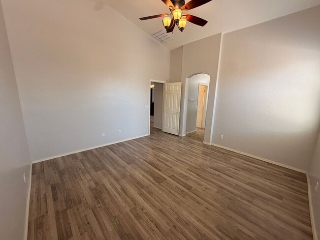 Building Photo - *NEW* Custom Paint/*NO* Carpet 3 BD/2 Bath Spacious Surprise Home!