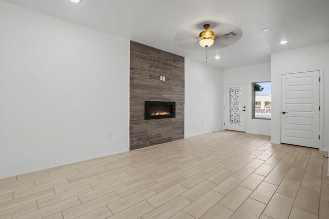 Building Photo - 6315 Escondido Dr