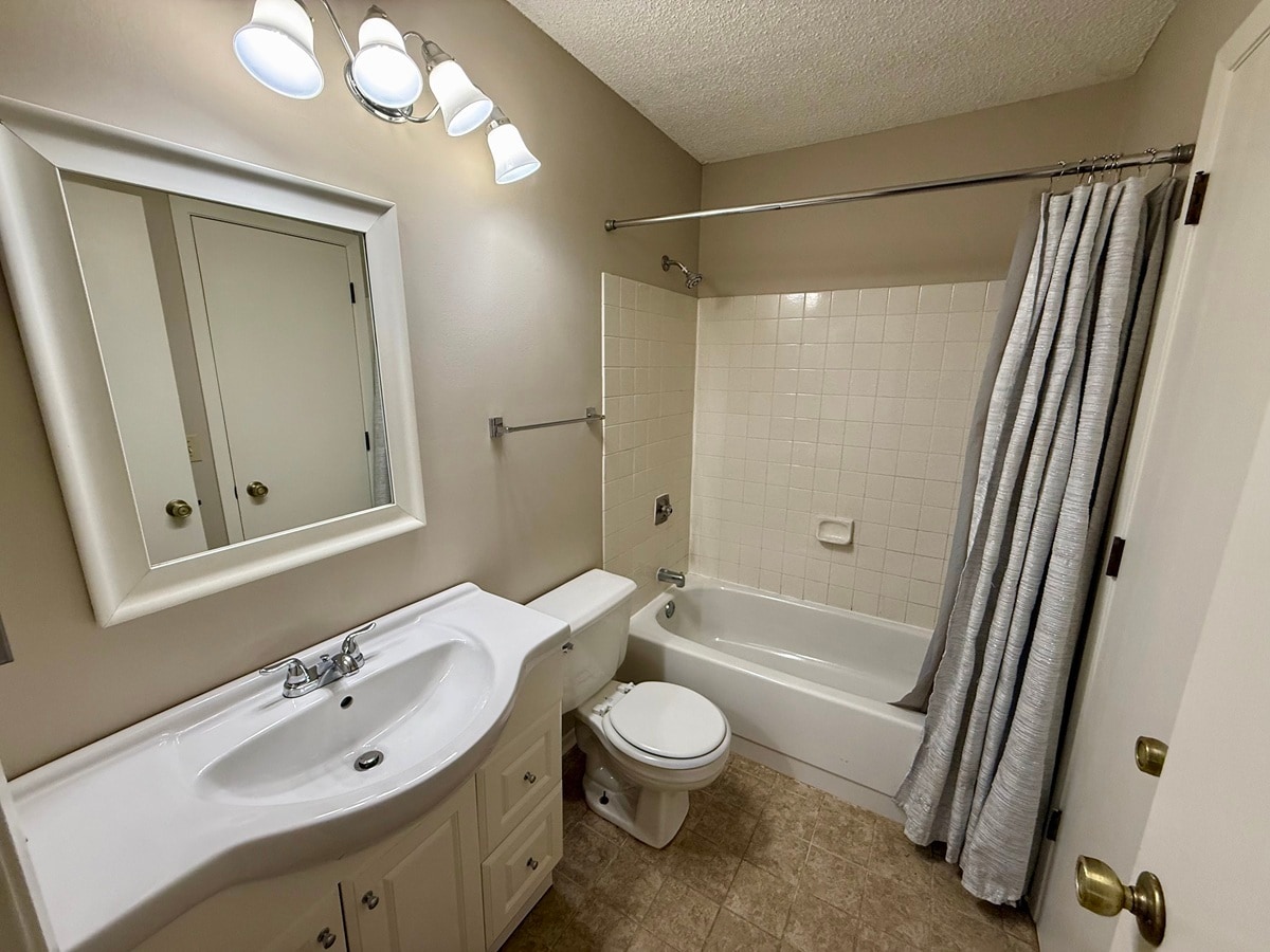 Building Photo - 8856 Jasmine Ln