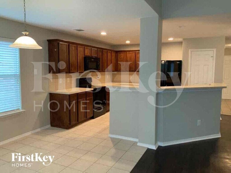 Building Photo - 12617 Summerwood Dr