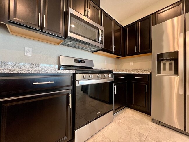 Building Photo - Modern 2-Bedroom Townhome Near Allegiant S...