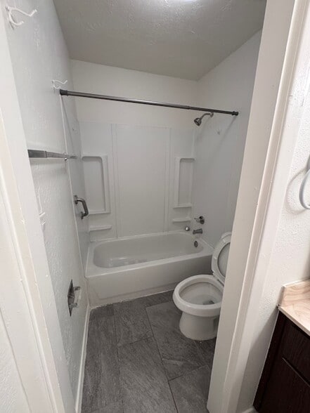 Main Bathroom - 7602 N 61st Ave
