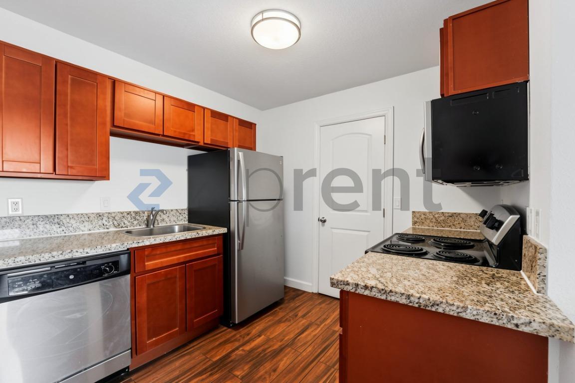 Building Photo - Unit B205