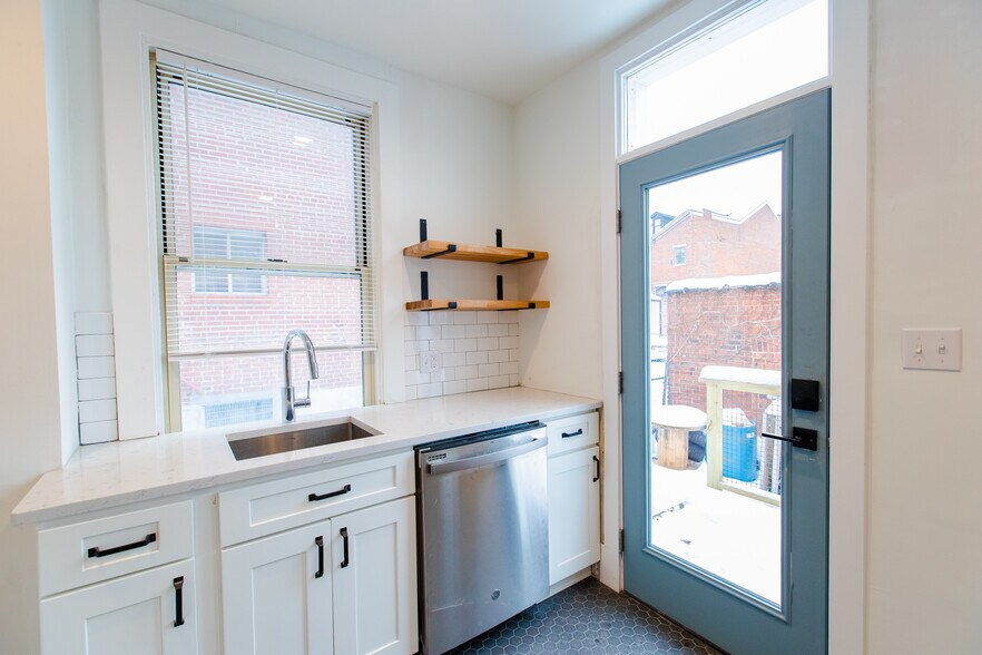 Building Photo - 226 45th St